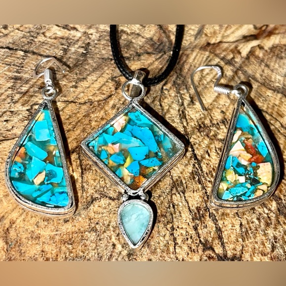Blue Green Spiny Turquoise in Copper & Larimar Pendant  & Earrings - Picture 5 of 12